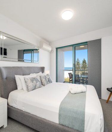 A good nights in (master bed)